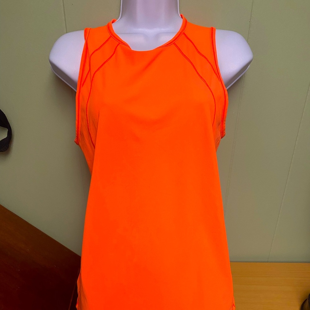 Lululemon tank top.